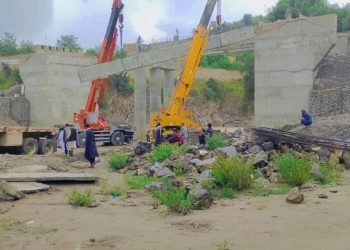 په خوست کې د ولس په شخصي لګښت د یو پُل جوړېدل
