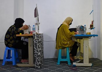 د مهرو د خیاطۍ ورکشاپ؛ هغه دروازه چې طالبان یې پر تړلو نه‌دي بریالي شوي
