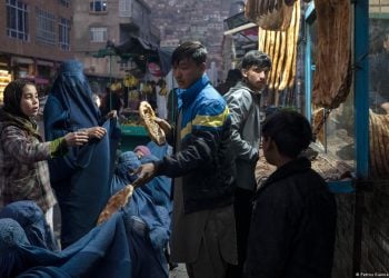 جدي لوږه او سخته بې روزګاري؛ د افغانستان څه باندې ۳۰ سلنه نفوس پر خوارځواکۍ اخته دی