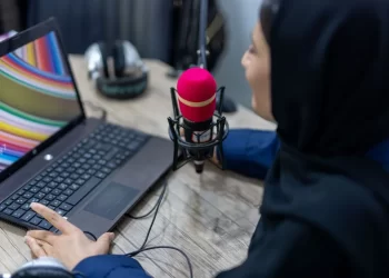طالبانو د بادغیس په راډیوګانو کې د ښځو د غږ پر خپراوي بندیز ولګاوه