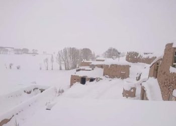 د واورې ډېر ورښت؛ په غزني کې د څلورو ولسوالیو لارې بندې شوې