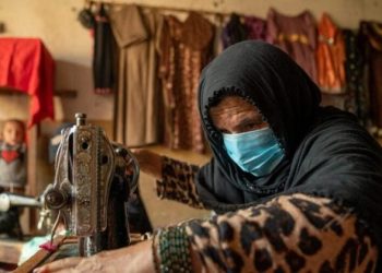 د ملګرو ملتونو د ښځو اداره: د طالبانو تر واکمنۍ لاندې ښځو تر څنګ ولاړ یو
