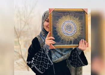 په یوې تابلو کې د یوه نسل کیسه؛ هغه نجلۍ چې خپله نړۍ له رنګونو جوړوي