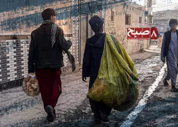 د کورنۍ نفقه‌ برابروونکي ماشومان؛ هغه هیلې چې د بې‌وزلۍ تر بار لاندې خښېږي