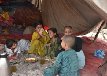اوچا: افغانستان ته راستنې شوې زرګونه کورنۍ ژمنیو بېړنیو مرستو اړتیا لري